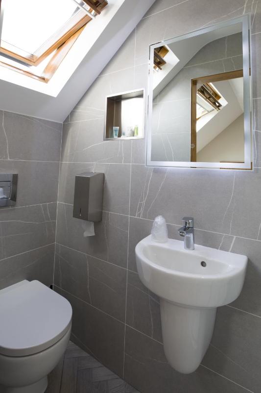 Double Room image 4