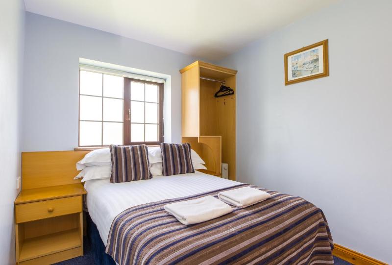 Double Room image 3