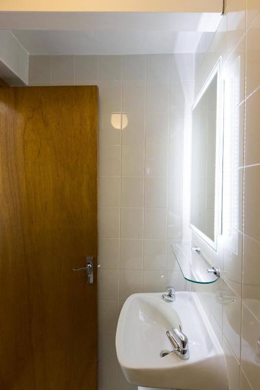 Single Room image 3