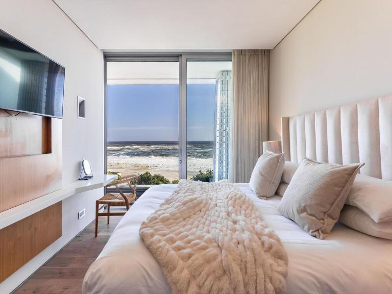 Beachfront Bliss - image 2
