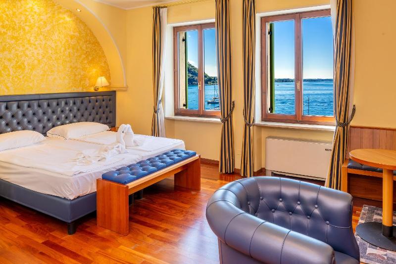 Superior Double Room with Lake View image 4
