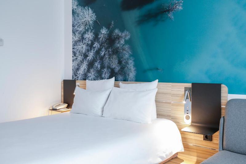 Queen Room with Sofa Bed image 2