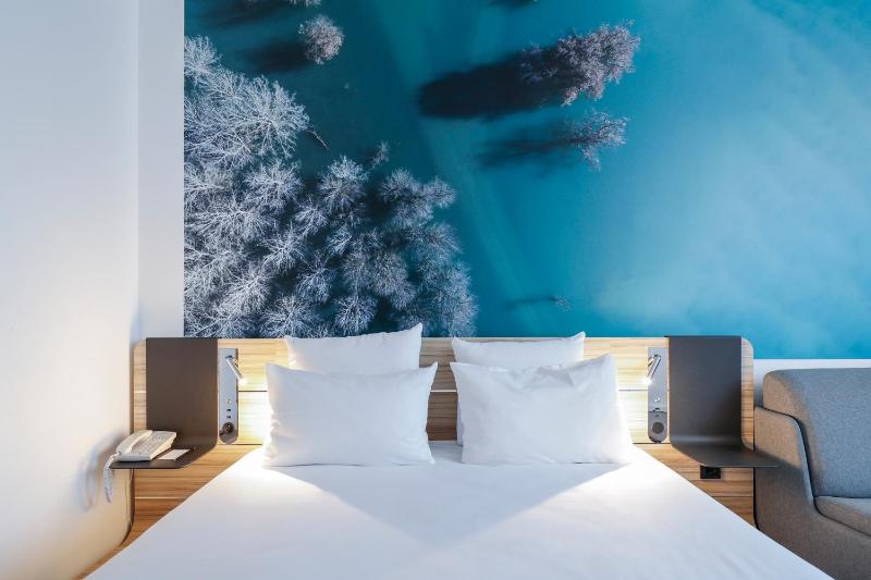 Queen Room with Sofa Bed image 3