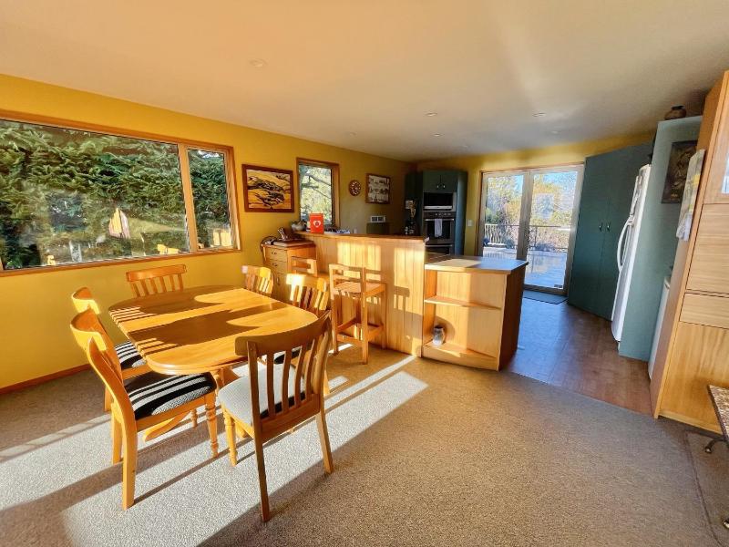 Retro Ski Lodge - Wanaka Holiday Home - image 10