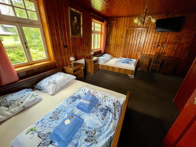 Triple Room with Bathroom image 1