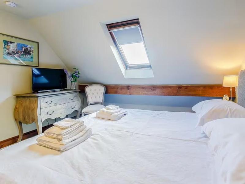 Kingfisher Cottage image 2