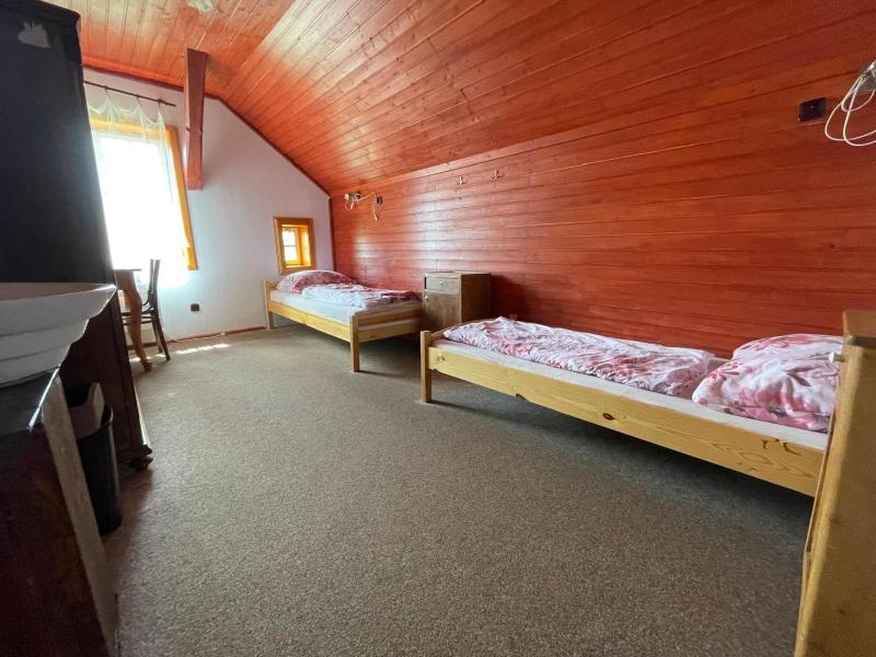Quadruple Room with Shared Bathroom image 3