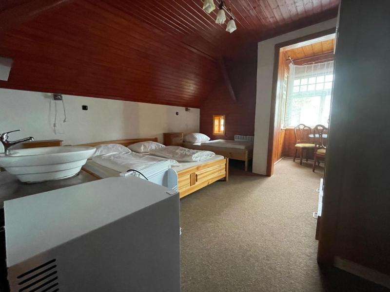 Quadruple Room with Shared Bathroom image 1