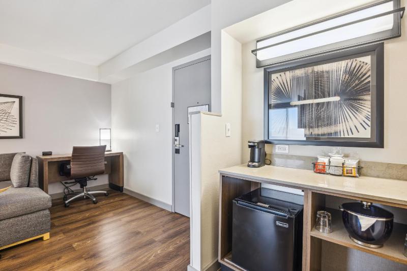 Double Room with Two Double Beds and Sofa Bed image 3