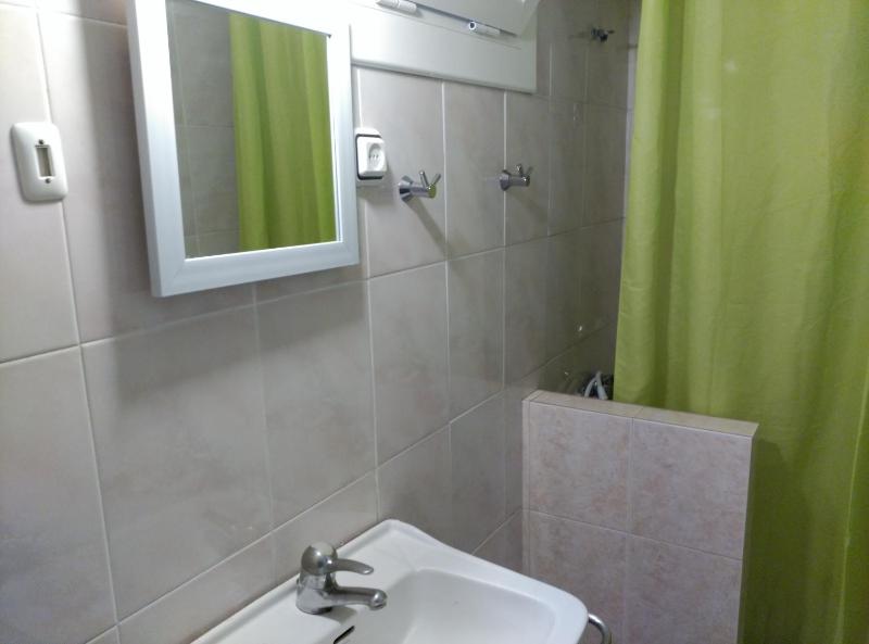 Single Room with Shared Bathroom image 2