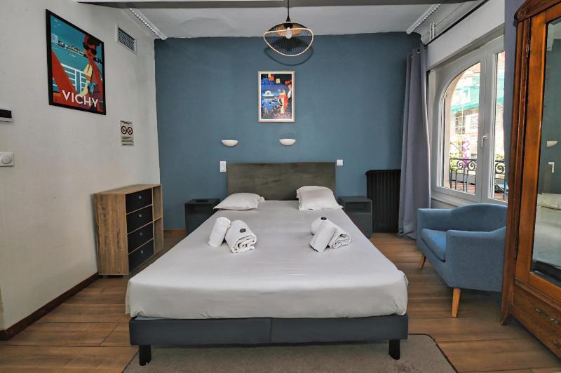Economy Double Room image 3