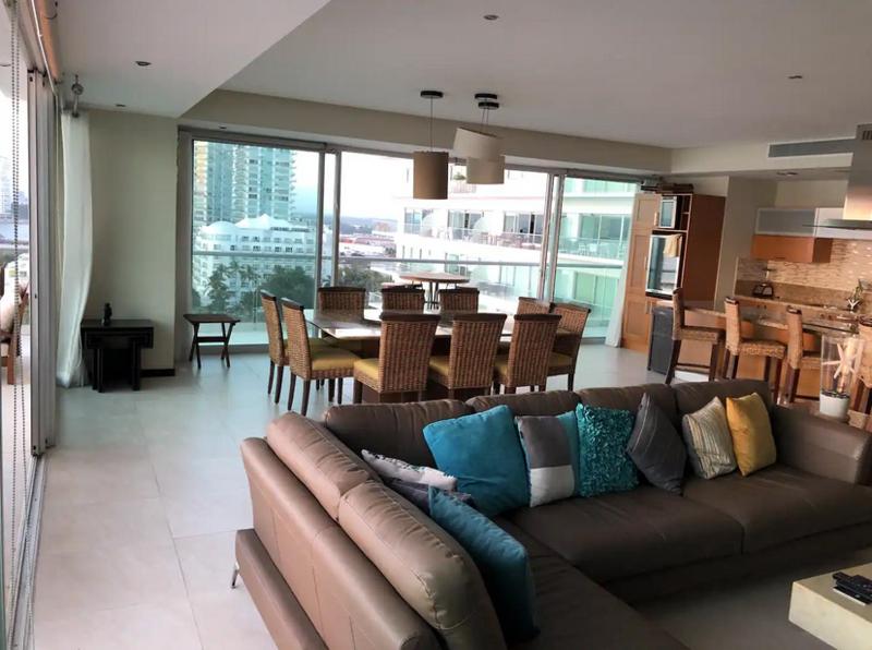 Peninsula Condo on 10th Floor - image 14