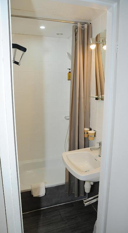 Economy Double Room image 1