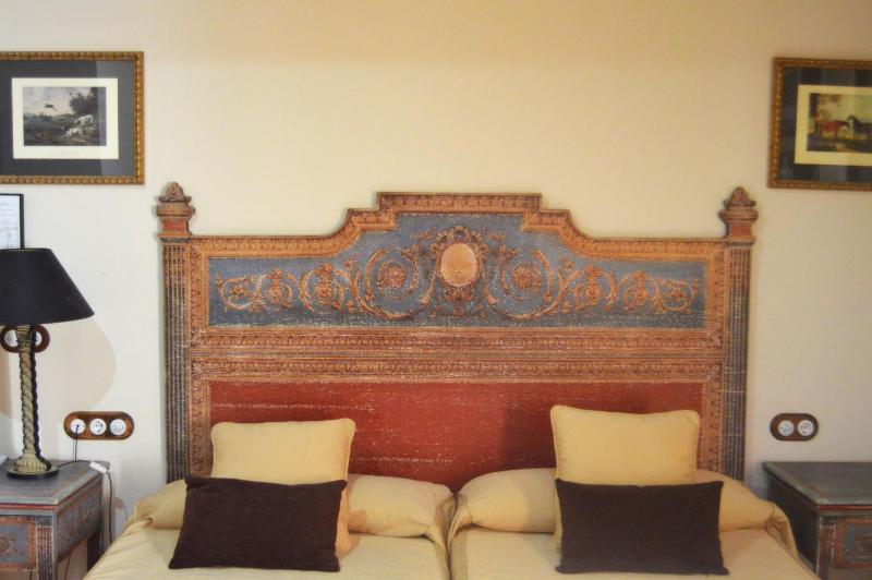 Twin Room with Extra Bed image 1