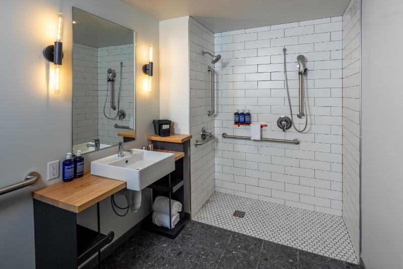 Single Room - Disability Access image 3