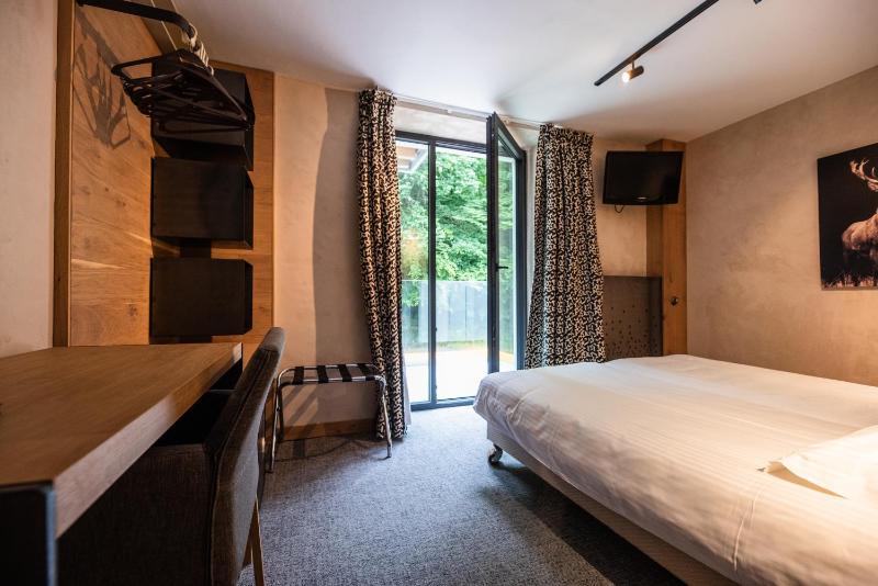 Classic Double Room image 3