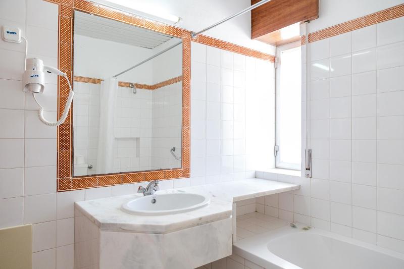 Two-Bedroom Apartment with Garden View image 3