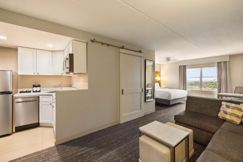 One-Bedroom King Suite - Non-Smoking image 2