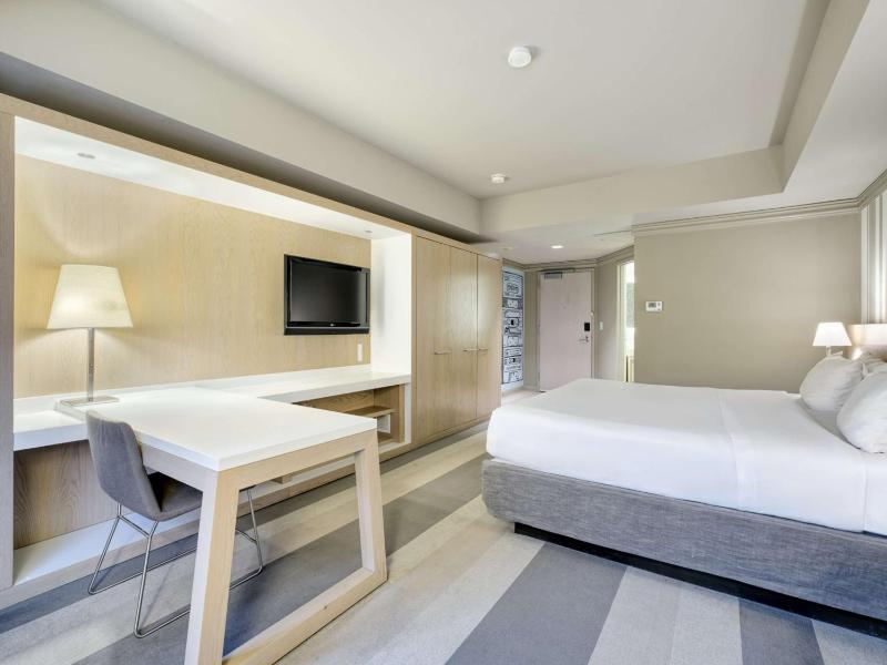 Premium King Room - Non-Smoking image 4