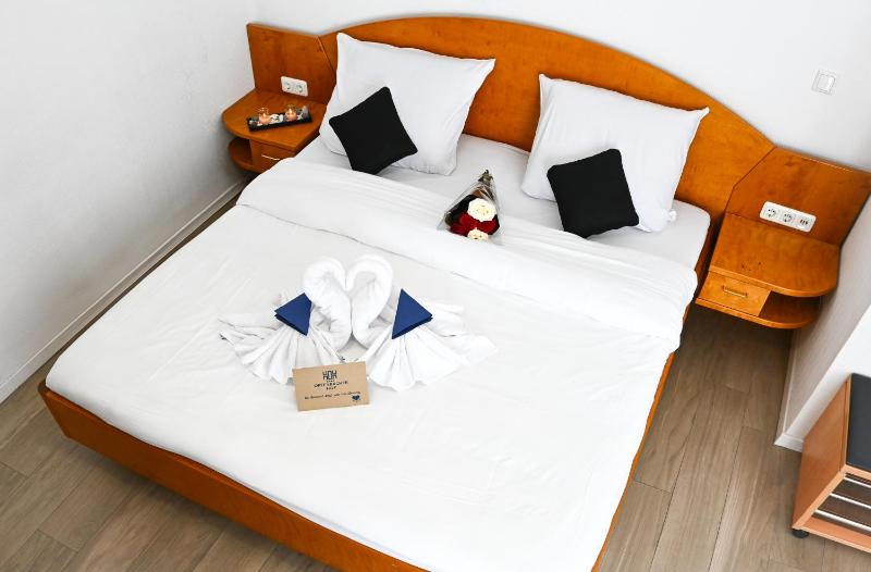 Comfort Double Room with Sofa Bed image 4
