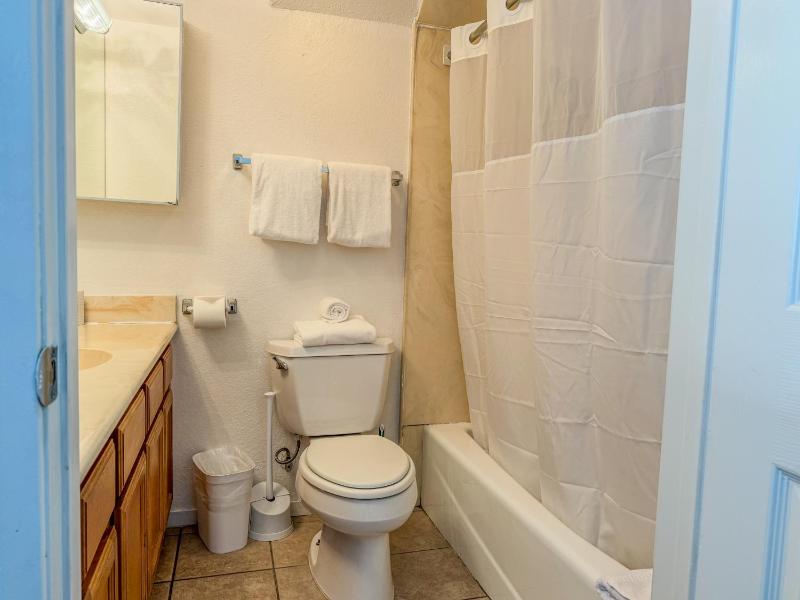 Beautiful Loft in Little Italy SD with Parking - image 10