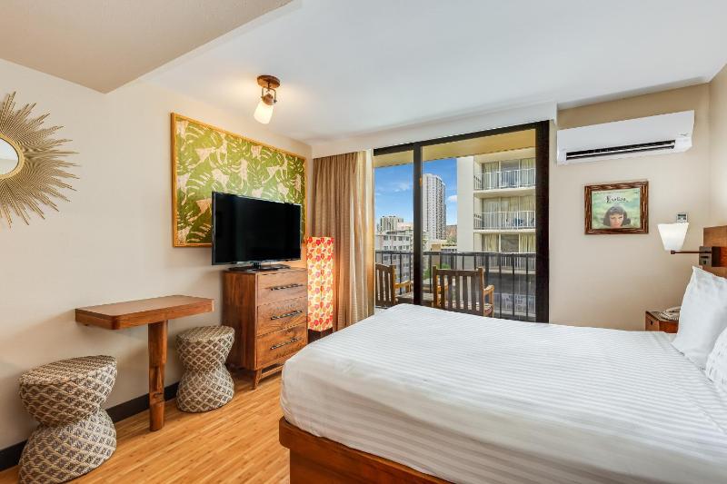 Hotel Room City View image 3