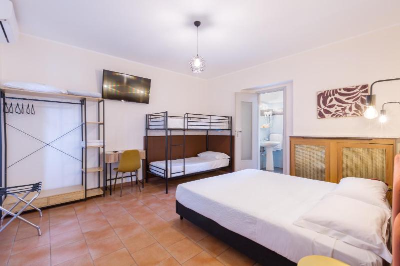 Quadruple Room image 1