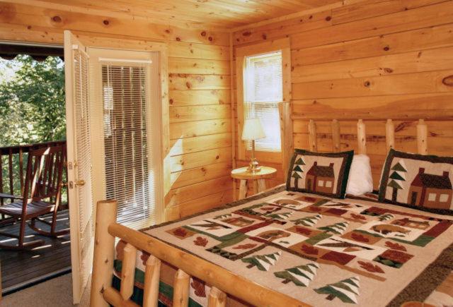 Honey Bear Hideaway - image 23