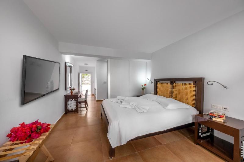 Deluxe Triple Room image 4