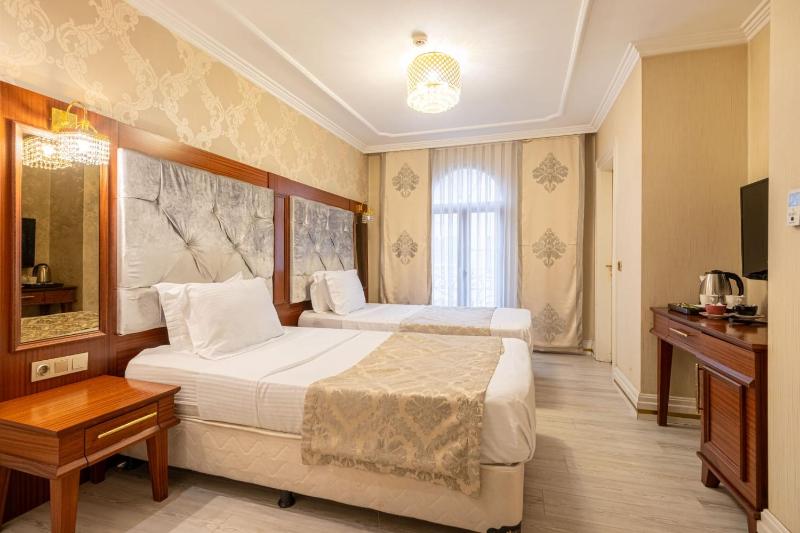 Standard Twin Room image 4