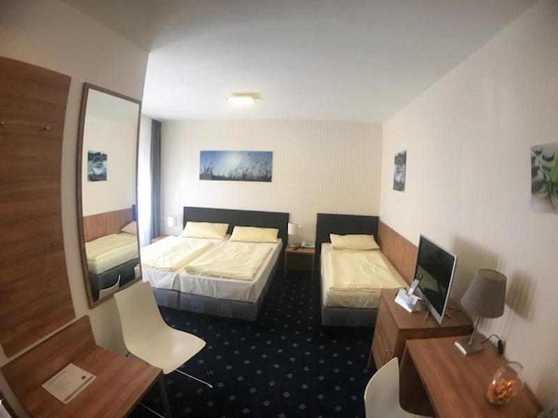Triple Room image 1