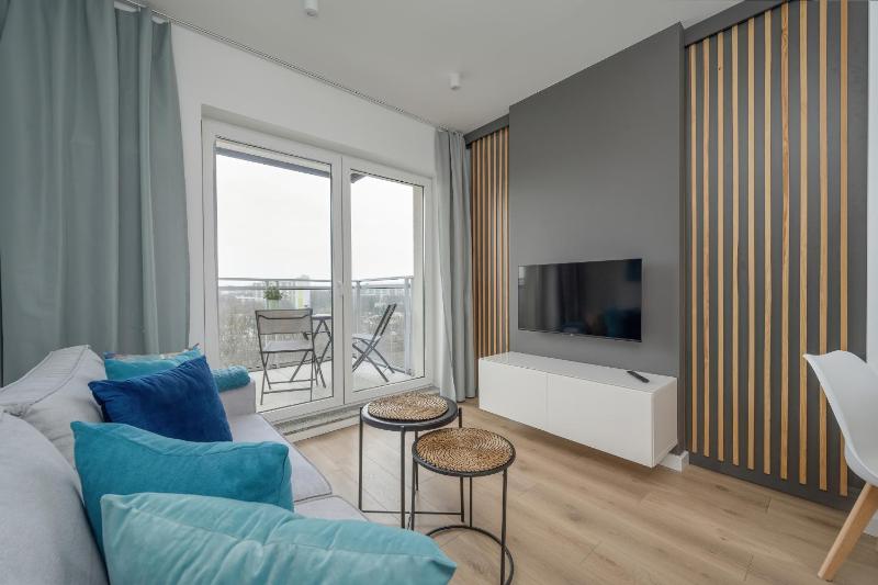 Modern & Cozy Przedmiejska Apartment in Wroclaw by Noclegi Renters - image 4