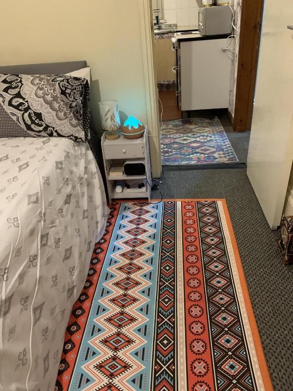 Sleeps 2 with Free Parking and Wi-Fi - image 11