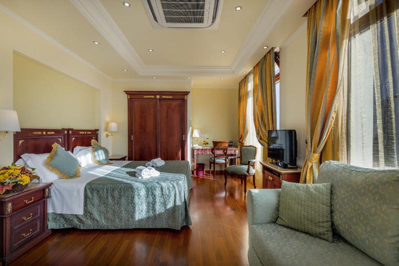 Superior Double Room image 3