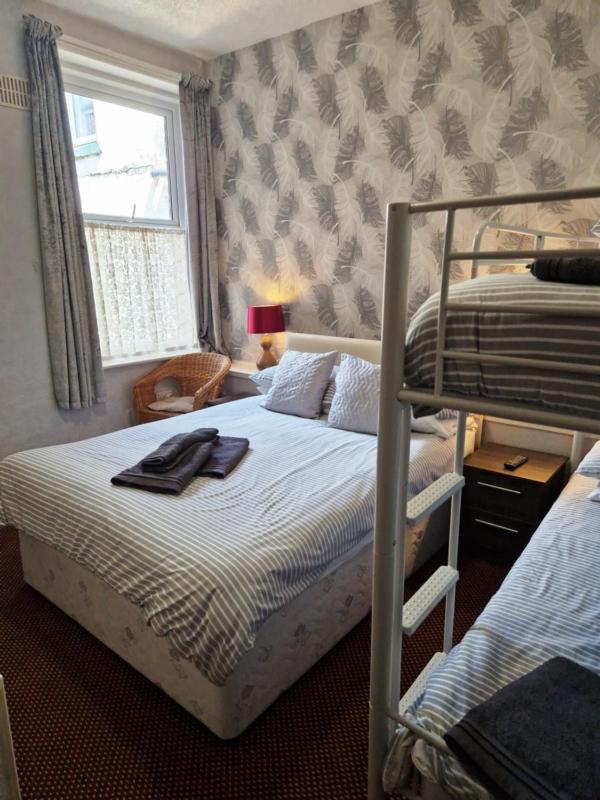 Quadruple Room with Shower image 2