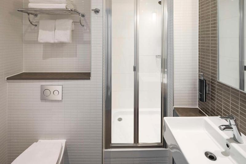 DoubleTree By Hilton Leeds City Centre - image 39
