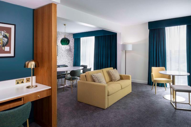 DoubleTree By Hilton Leeds City Centre - image 50