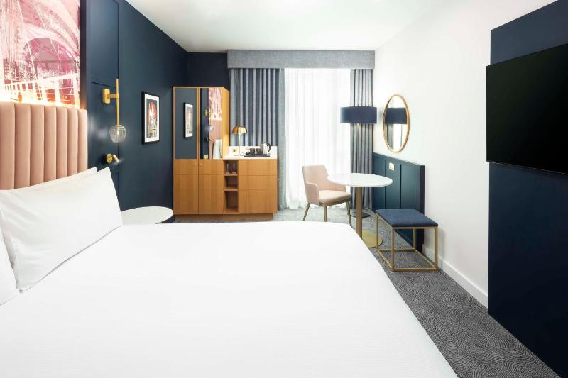 King Guest Room image 4