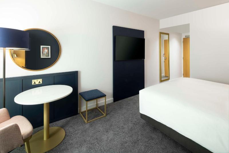 King Room with Canal View image 4