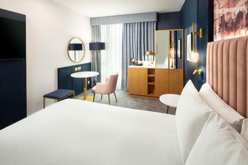 Queen Room image 4
