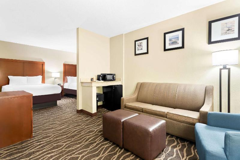 Queen Suite with Two Queen Beds - Accessible/Non-Smoking image 2