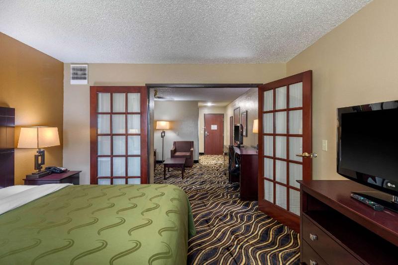 King Suite - Non-Smoking image 1
