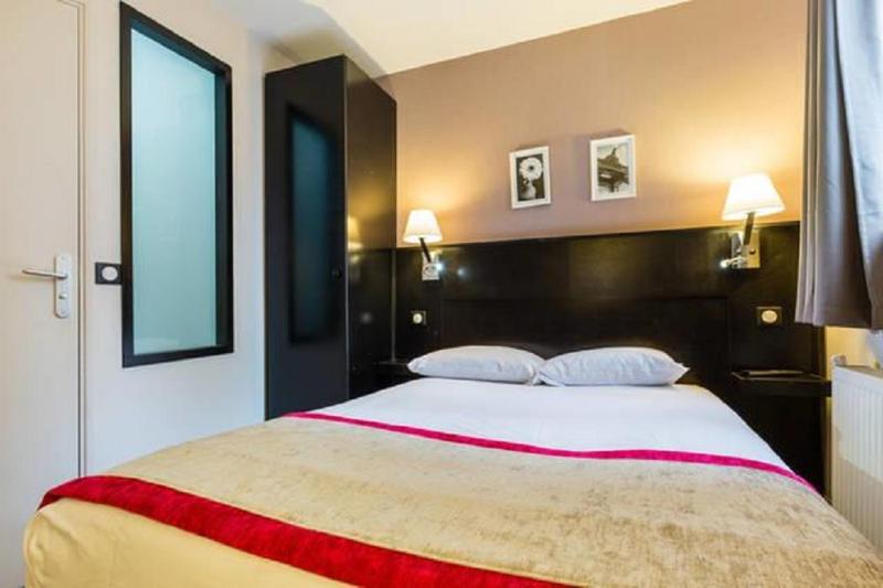 Single Room with Private Bathroom image 1
