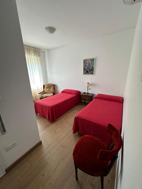 Family Room (4 Adults) image 4