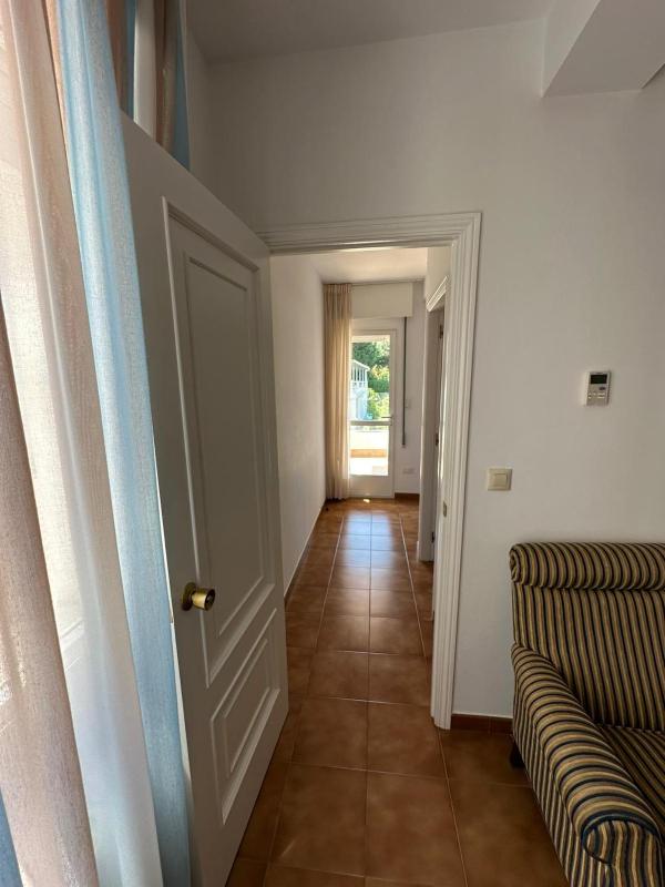 Family Room (4 Adults) image 3