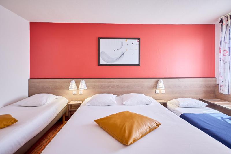 Quadruple Room (with spare bed) image 2