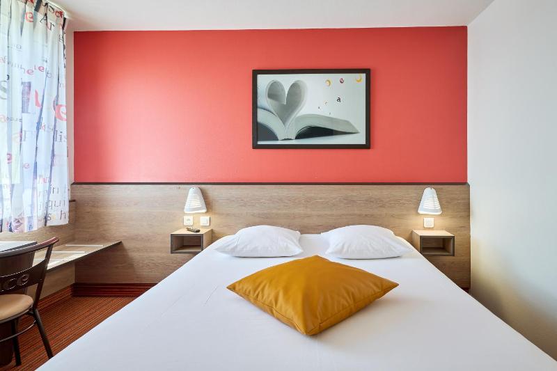 Double Room image 1