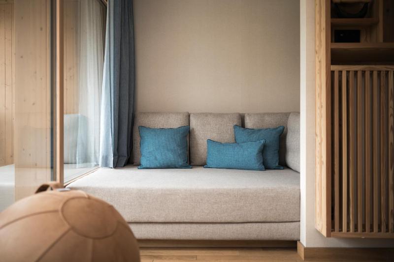Grand Deluxe Double Room with Balcony image 3