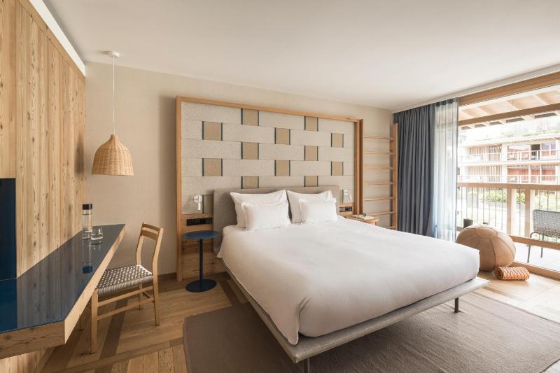 Grand Deluxe Double Room with Balcony image 1