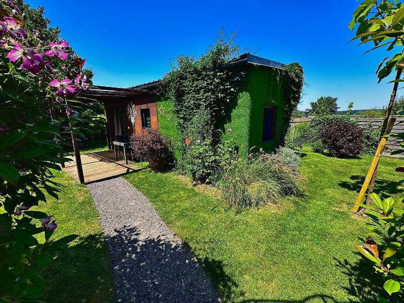 One-Bedroom Cottage with Jacuzzi image 4